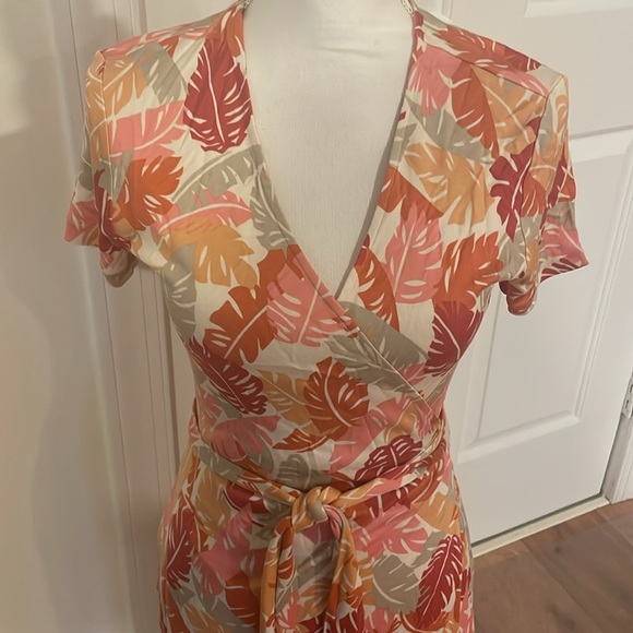 Tori Richard Leaf Wrap Dress; Size 2; 100% Silk - Picture 3 of 4
